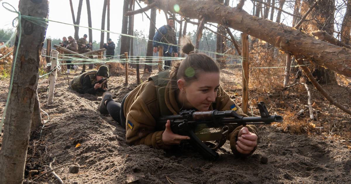 Ucrania trabaja en canje de prisioneros con Rusia, mientras siguen ataques a bases energéticas