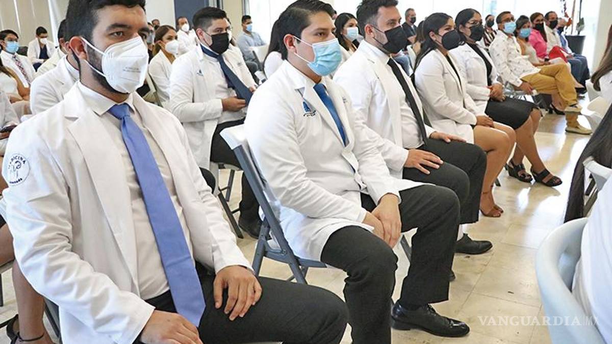 Egresan 17 médicos, haránpasantía en Monclova y PN