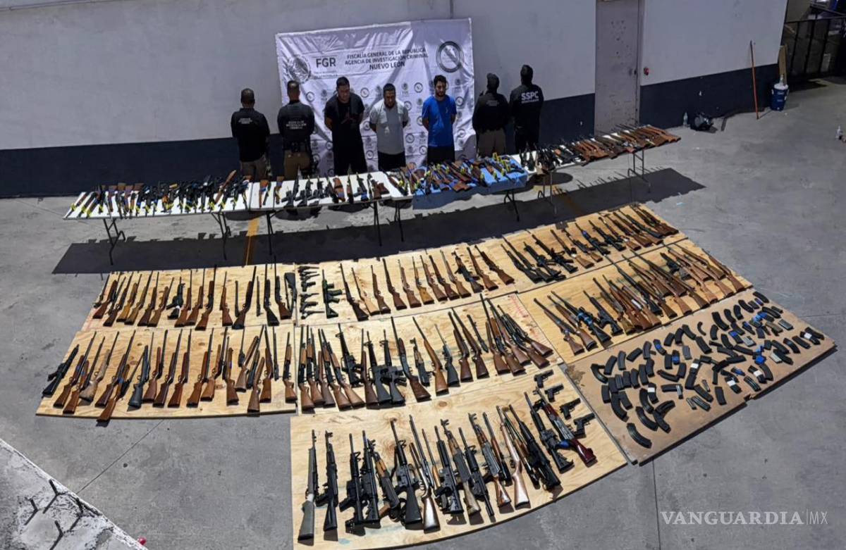 $!Aseguran 210 armas en Nuevo León; detienen a tres por presunto tráfico desde Texas