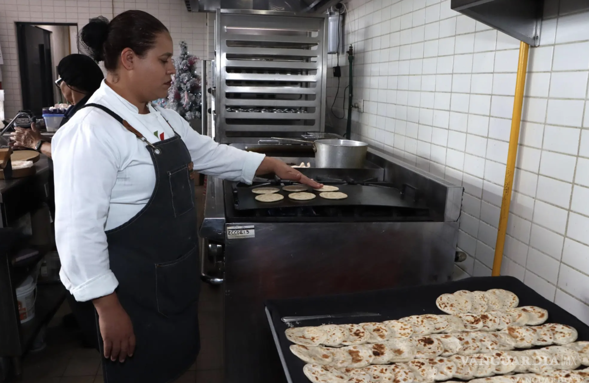 $!En diciembre de 2024, durante el evento Navidad Mexicana en el Vaticano, chefs de Coahuila cocinaron para el Papa Francisco.