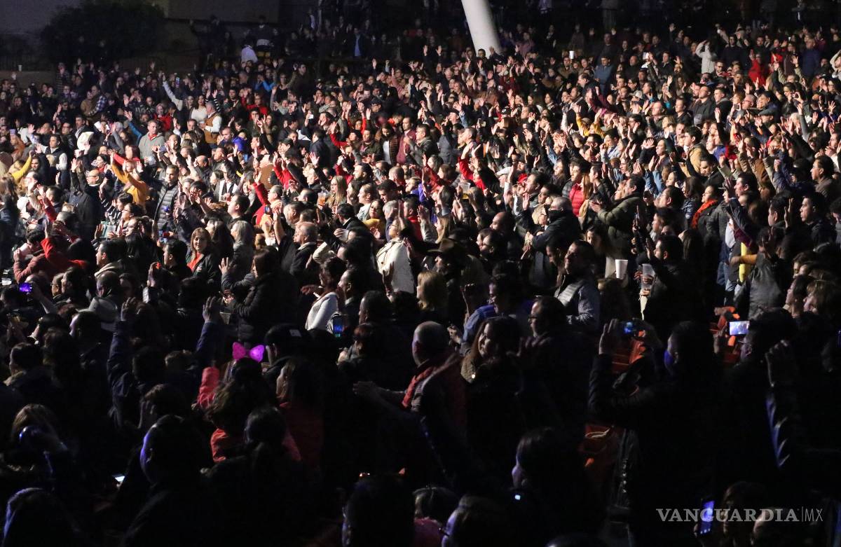 $!Los Ángeles Azules deleitan a saltillenses: ¡Los dejan bailando hasta el amanecer!