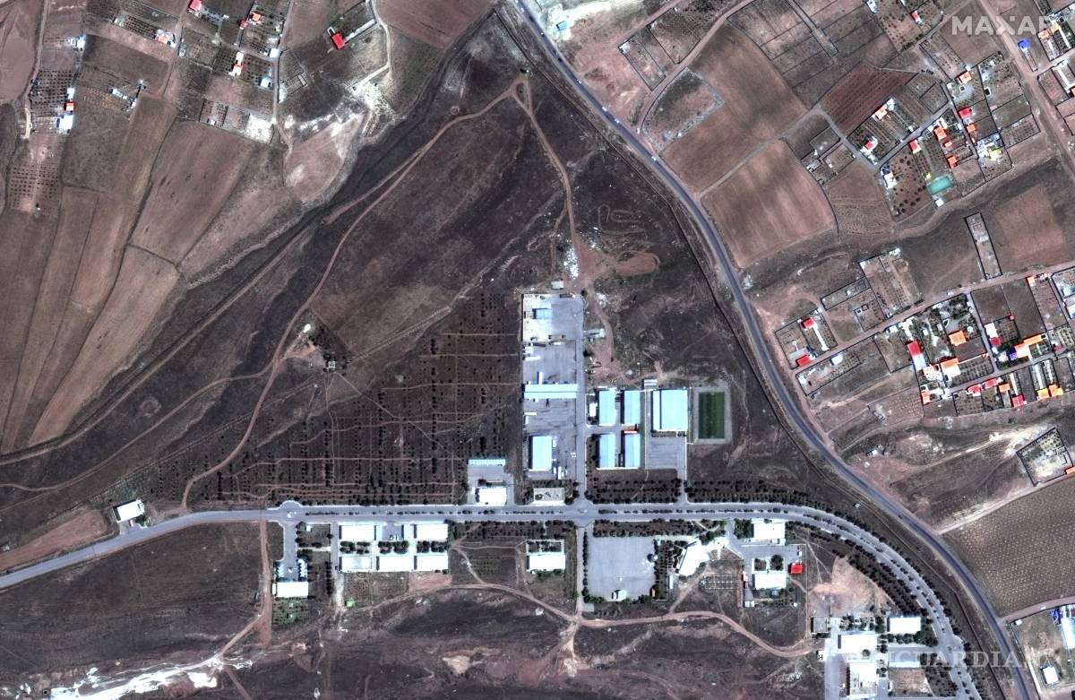 $!Esta imagen satelital, proporcionada muestra edificios en una base de misiles iraní cerca de Tabriz, Irán. Irán ha insistido durante mucho tiempo en que su programa nuclear es solo para fines pacíficos.