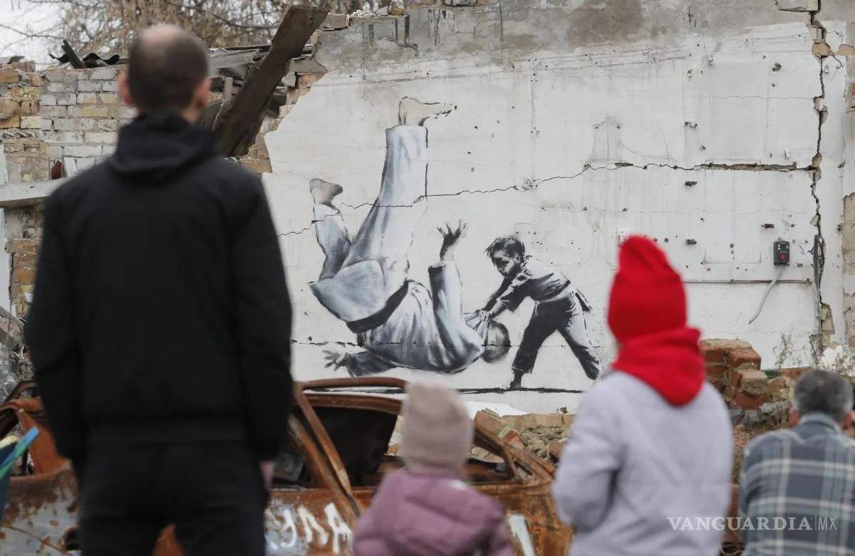 $!Banksy creó siete murales en varios lugares de Ucrania informó el medio especializado The Art Newspaper el 15 noviembre de 2022.