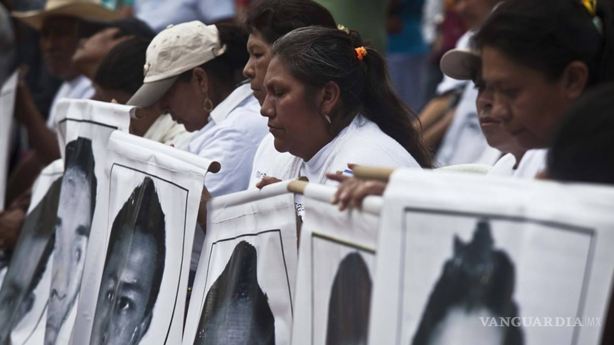 Padres de normalistas y comunitarios toman 17 alcaldías de Guerrero