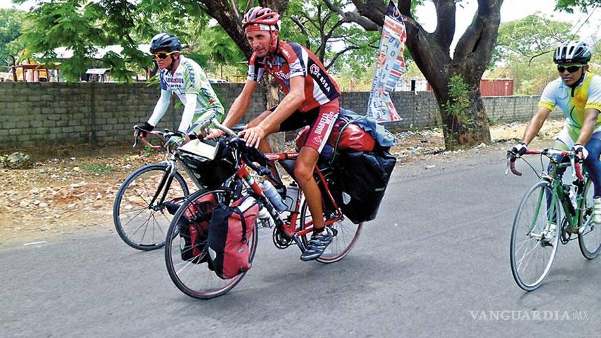 Atropellan en Sonora a ciclista italiano en travesía