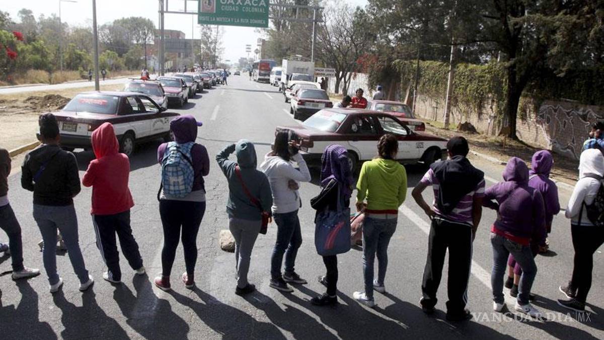 Normalistas de Oaxaca rechazan examen, toman instalaciones del IEEPO