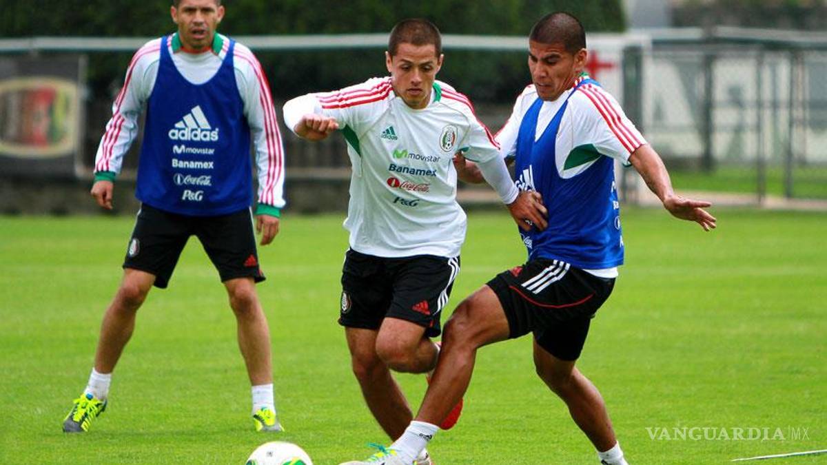 'Chicharito' y 'Chaco' se lucen en práctica del Tri