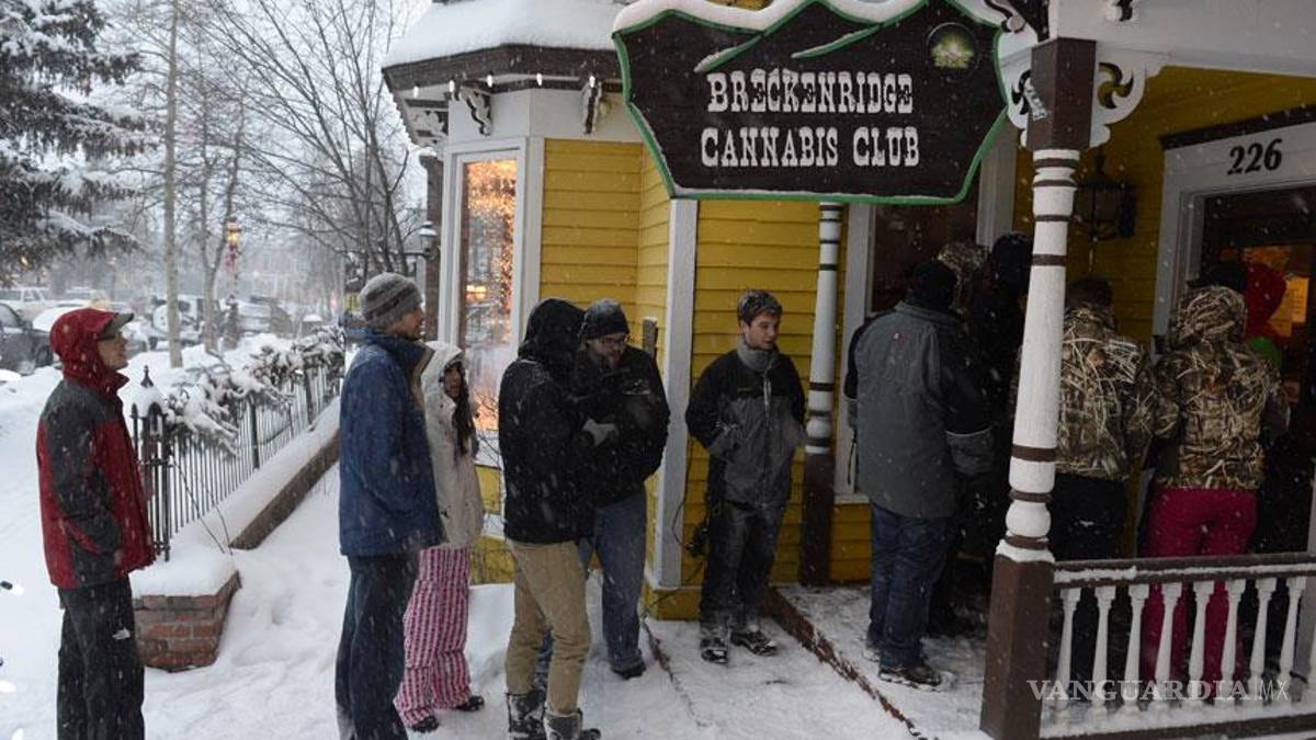 Exitoso primer día de venta legal de marihuana en Colorado
