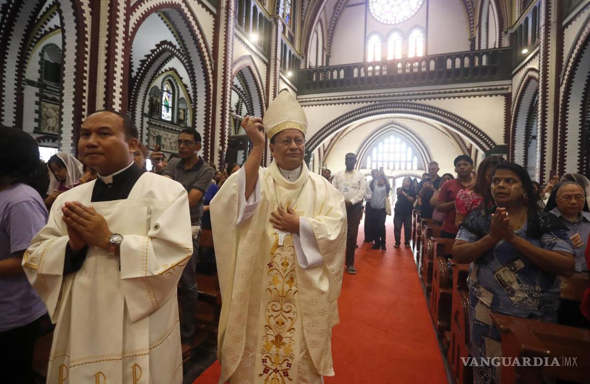 $!Charles Maung Bo es el primer purpurado en la historia de su país, de mayoría budista y donde apenas hay unos 700,000 católicos, el 1.3 % de la población.