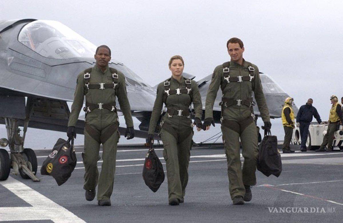 $!En el 2005 salió la película “Stealth: La Amenaza Invisible”, sobre un avión autónomo que debe ser controlado para evitar una guerra mundial.