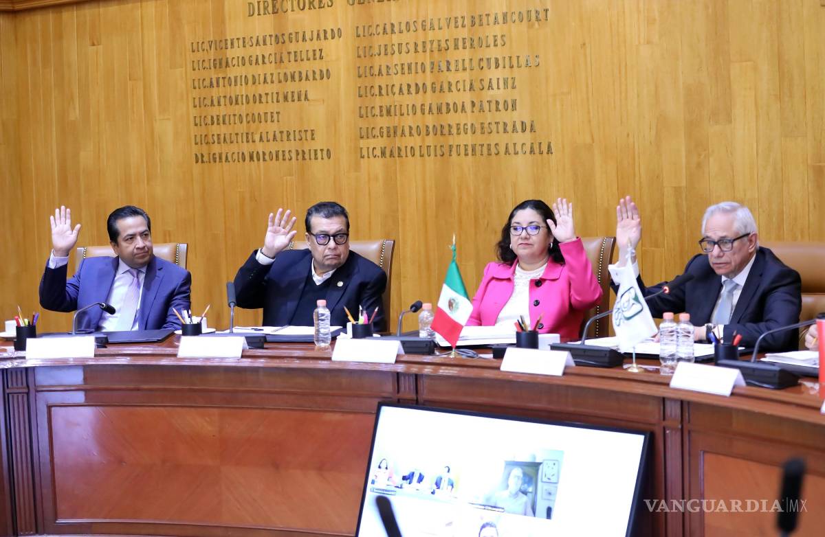 $!Autoridades del IMSS durante la deliberación para aprobar los proyectos hospitalarios en Saltillo, Culiacán y Los Cabos.