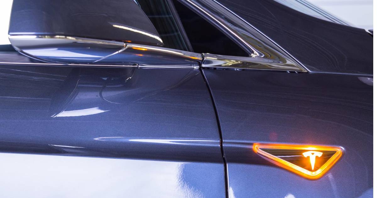 Pide Tesla a proveedores eliminar autopartes chinas