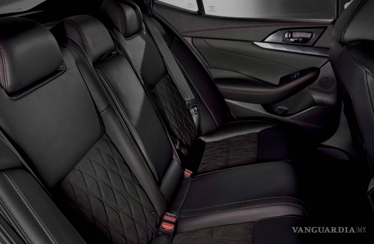 $!Nissan presenta el nuevo Maxima; más llamativo, sobre todo en el interior