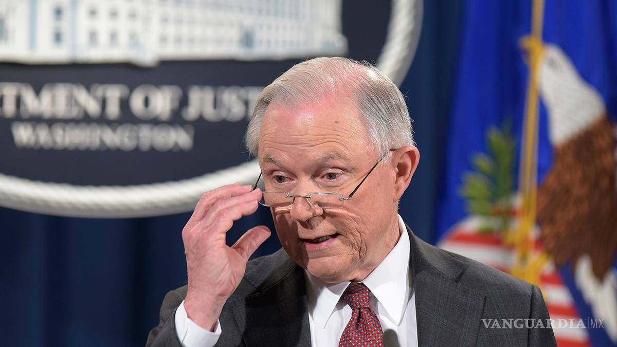 Sessions se niega a investigar la interferencia de Rusia en las elecciones de EU