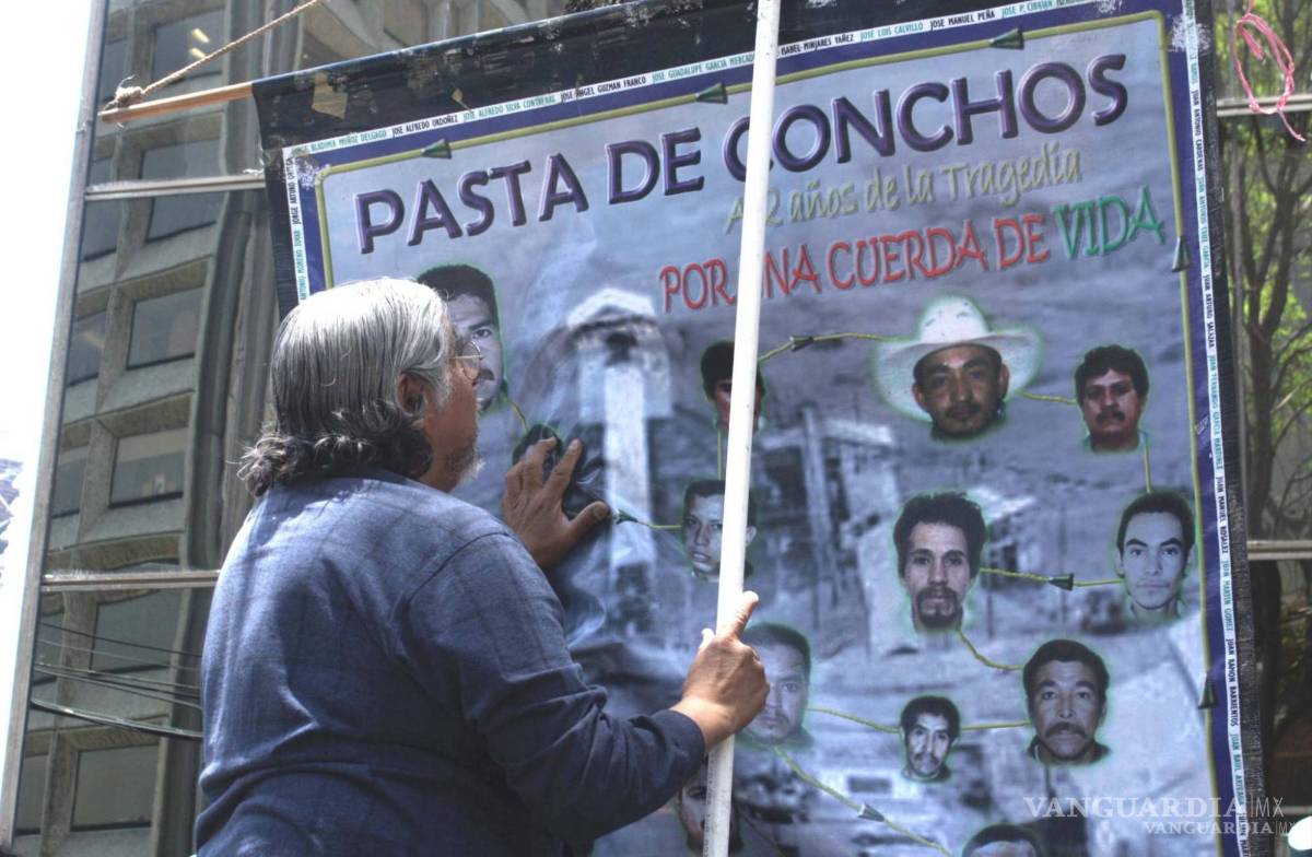 $!Han pasado 18 años años de la explosión en Pasta de Conchos que provocó la muerte de 63 mineros y siguen pidiendo el rescate de cuerpos.