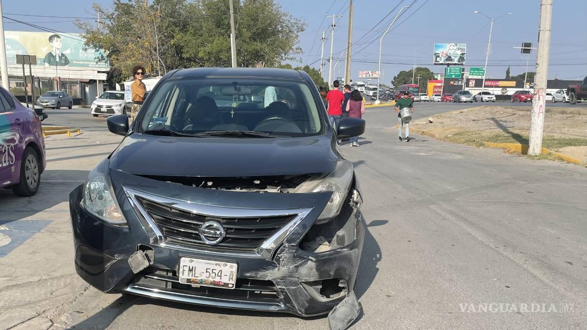 Choque múltiple causa caos en el bulevar Carranza de Saltillo, 5 vehículos involucrados