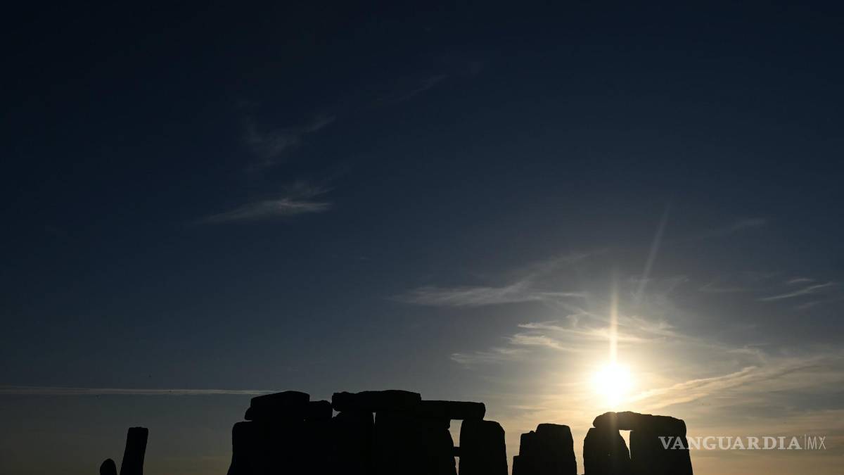 Así celebran miles de personas el Solsticio de Verano en Stonehenge (fotos)