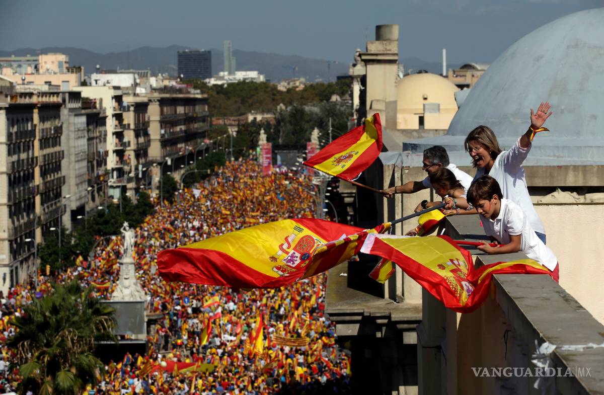 $!"No" a independencia de Cataluña: Miles marchan en Barcelona