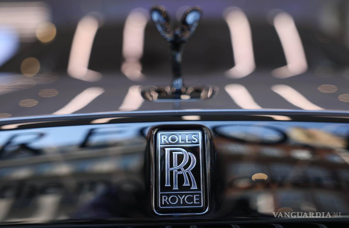 $!Un Rolls Royce Ghost se exhibe en un concesionario de Londres, Gran Bretaña. Estados Unidos es el segundo mayor importador de coches del Reino Unido,
