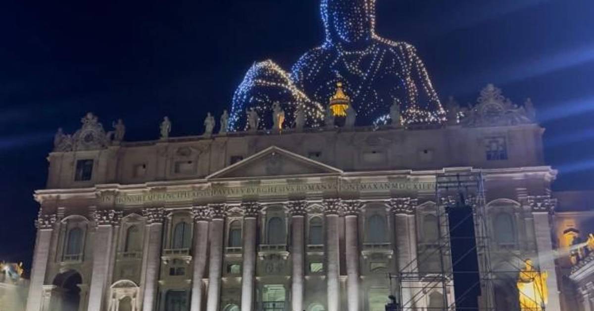 Compañía de hermano de Musk realiza espectacular show de drones sobre el Vaticano