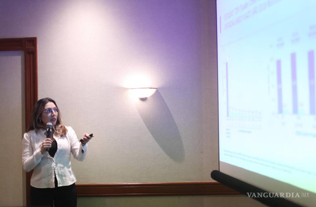$!La neuróloga Verónica Rivas durante una conferencia de prensa en la Ciudad de México.