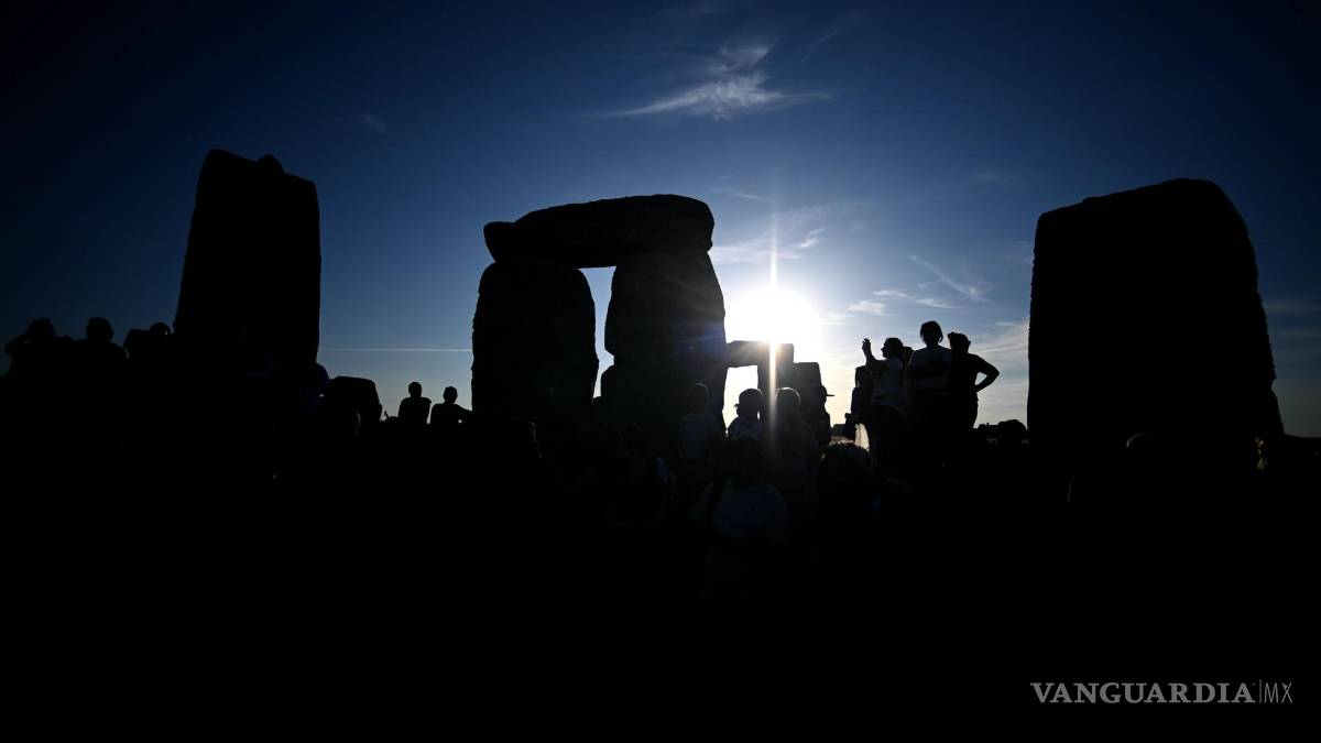 Así celebran miles de personas el Solsticio de Verano en Stonehenge (fotos)