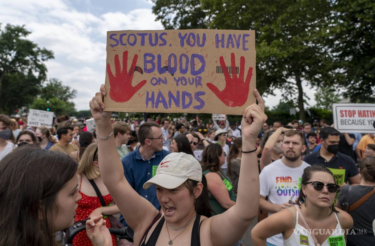 $!Manifestantes por el derecho al aborto se reagrupan luego de la decisión de la Corte Suprema de revocar Roe v. Wade en Washington.