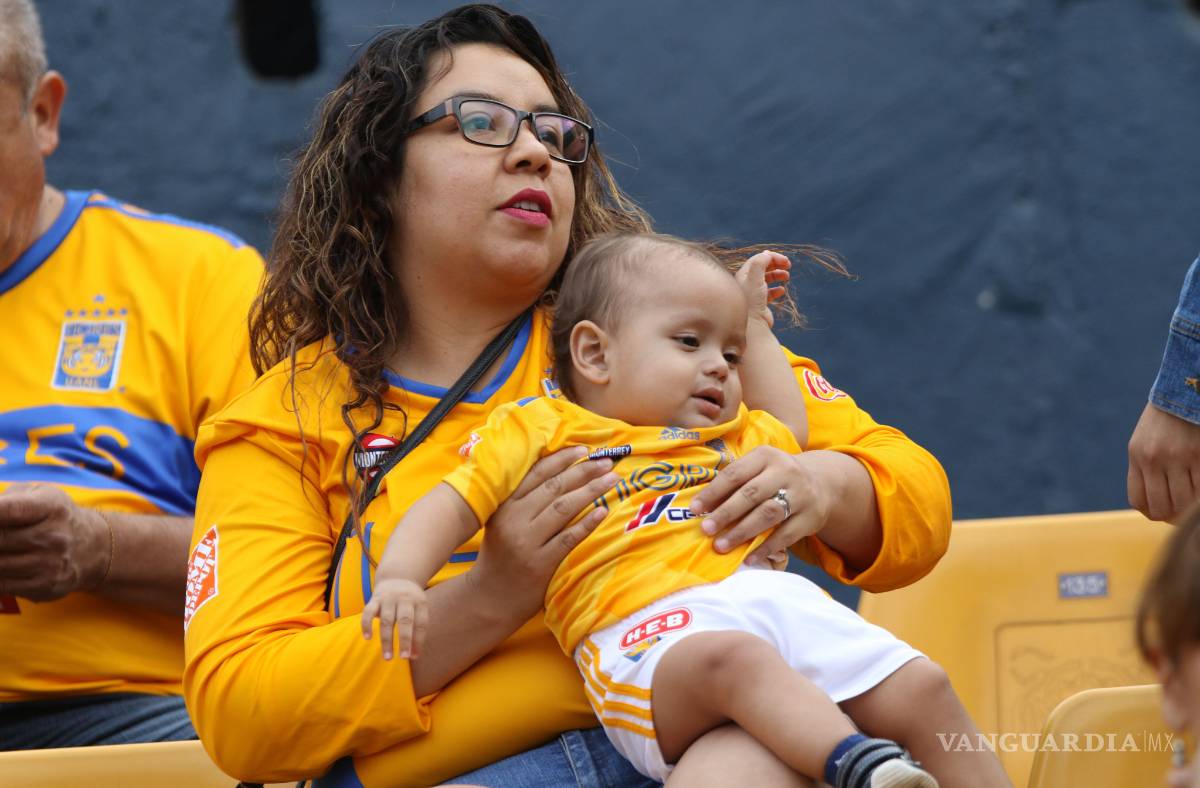 $!Predomina el auriazul en el Volcán para el duelo entre Tigres y Pachuca
