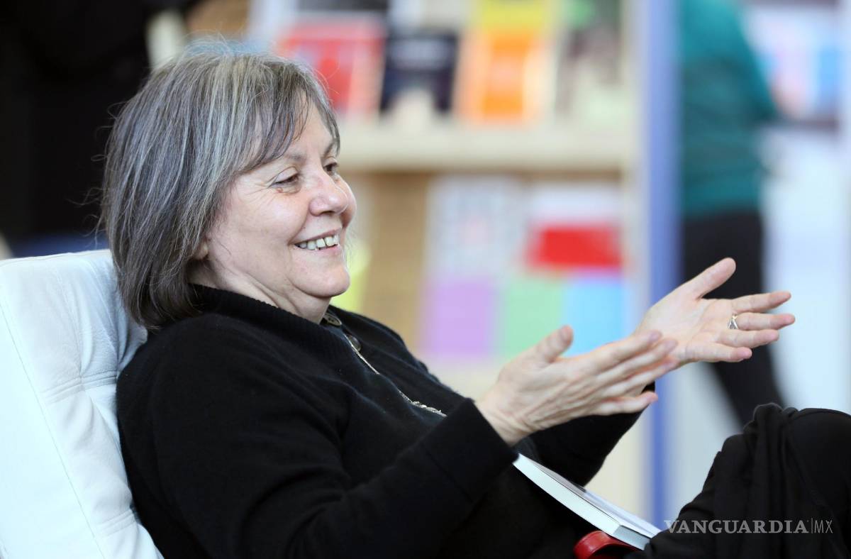 $!Fotografía de archivo fechada el 20 de abril de 2018 que muestra a la escritora chilena Diamela Eltit, durante una entrevista con Efe en Bogotá (Colombia). EFE/Mauricio Dueñas Castañeda