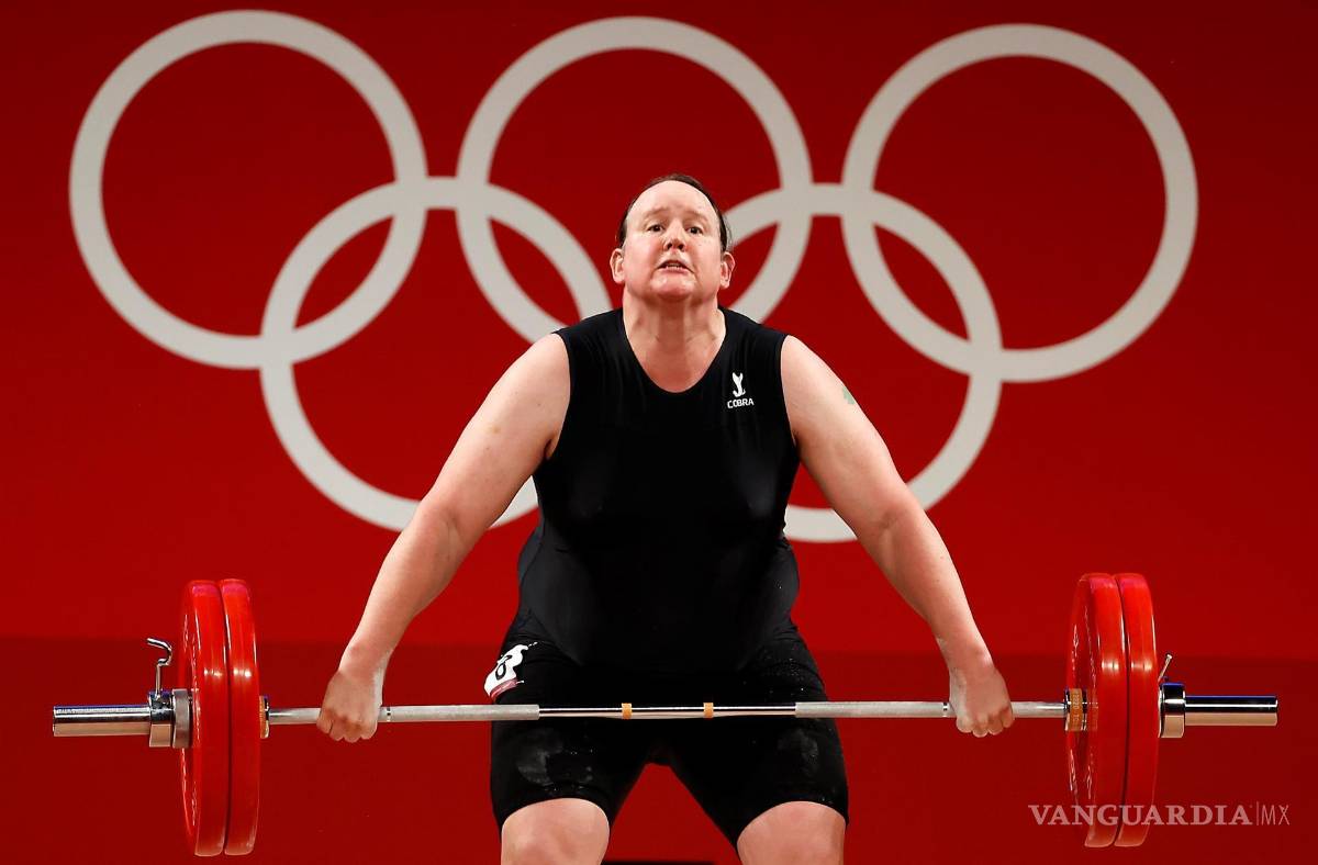 $!Laurel Hubbard de Nueva Zelanda no pudo levantar 120 kg en el primer intento durante inicio de la Medalla de Oro del Grupo A de + 87 kg de Mujeres de los eventos de Halterofilia de los Juegos Olímpicos de Tokio 2020. EFE