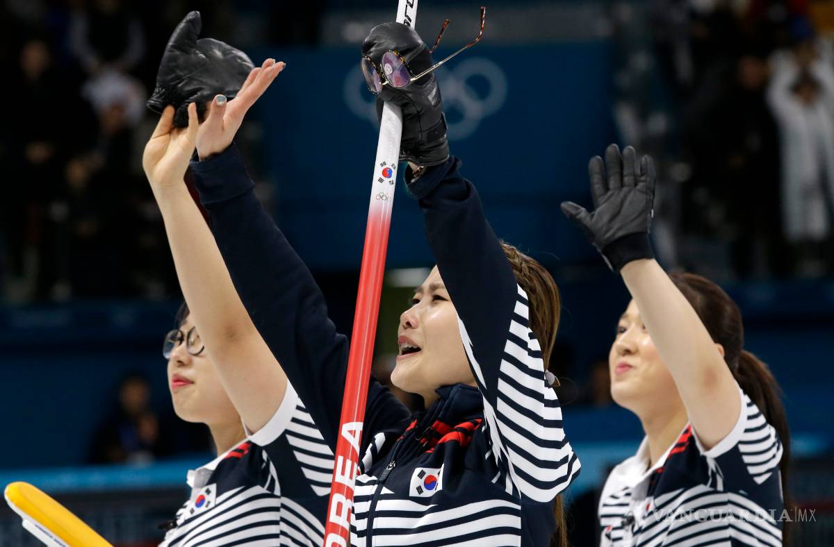 $!Las "Chicas del Ajo" son la sensación del curling en los Juegos Olímpicos de Invierno