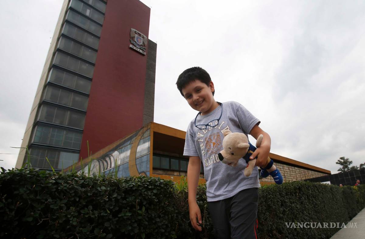 $!Carlos Santamaría, el niño que estudiará física biomédica en la UNAM, no se considera un genio