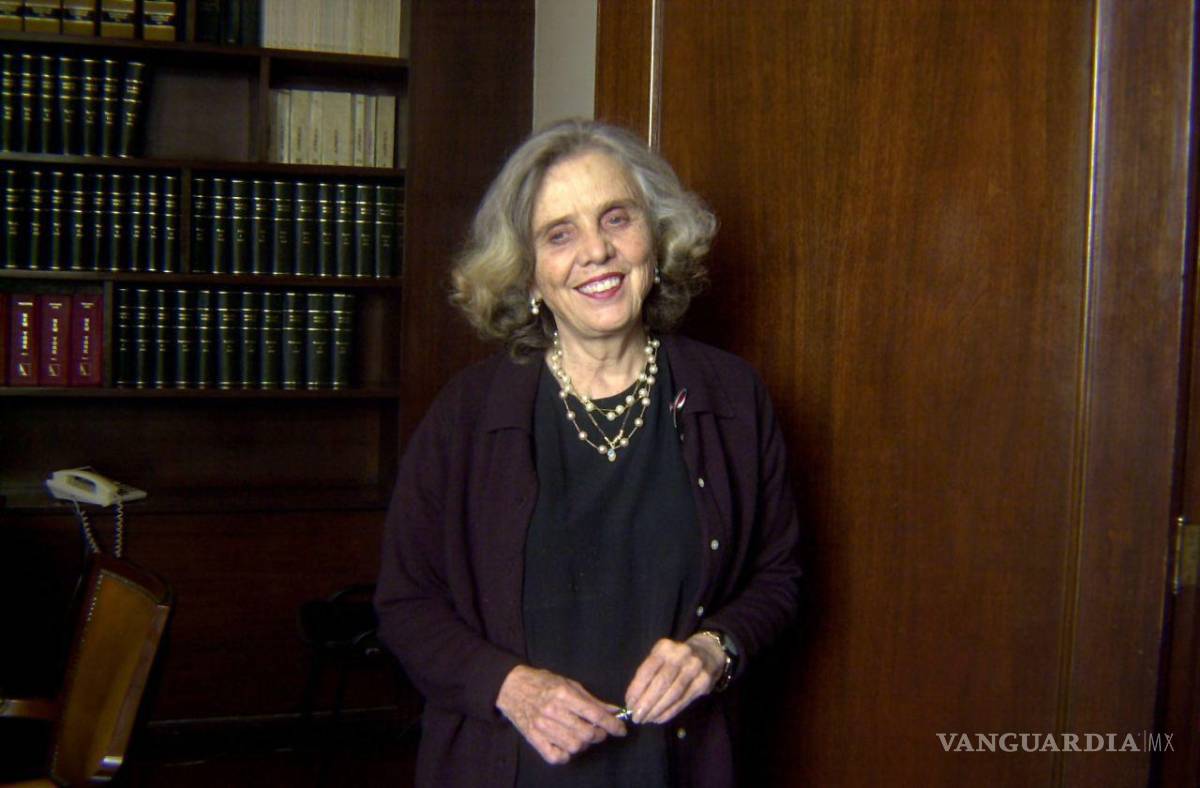 $!13ABRIL2005.- Elena Poniatowska, escritora, en una conferencia donde anunció las acciones que realizará para la defensa de Andrés Manuel López Obrador.