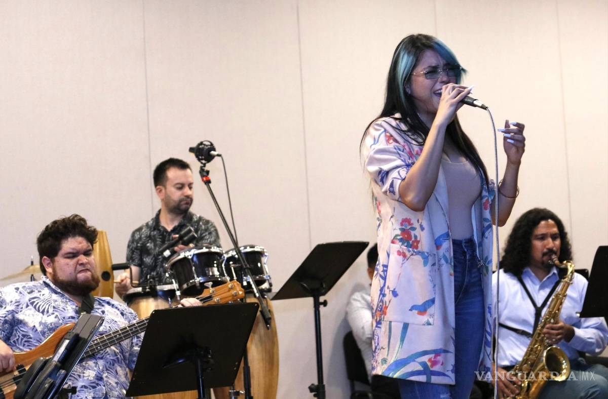 $!Wen Sandoval intepretó “Feeling Good”, “Bésame mucho” y “Respect”.