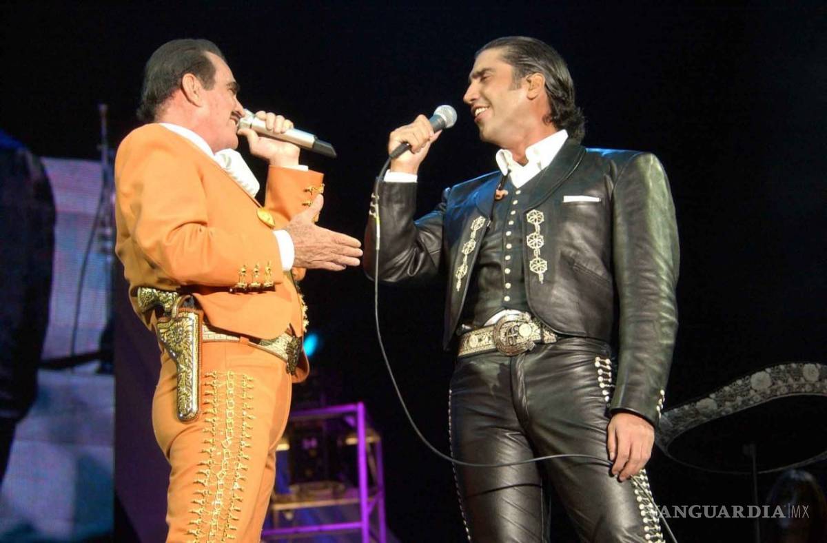 $!“Hecho en México” une a Vicente y Alejandro Fernández después de 28 años
