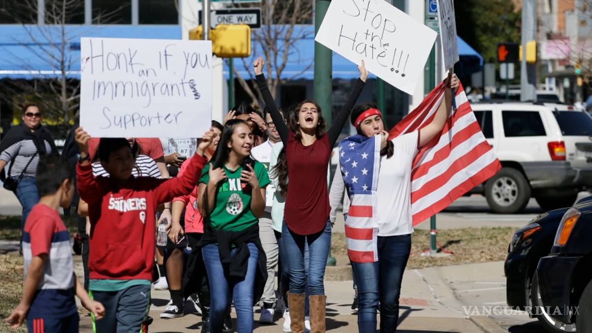Restaurantes y bares cierran sus puertas en apoyo a 'un día sin inmigrantes' en EU