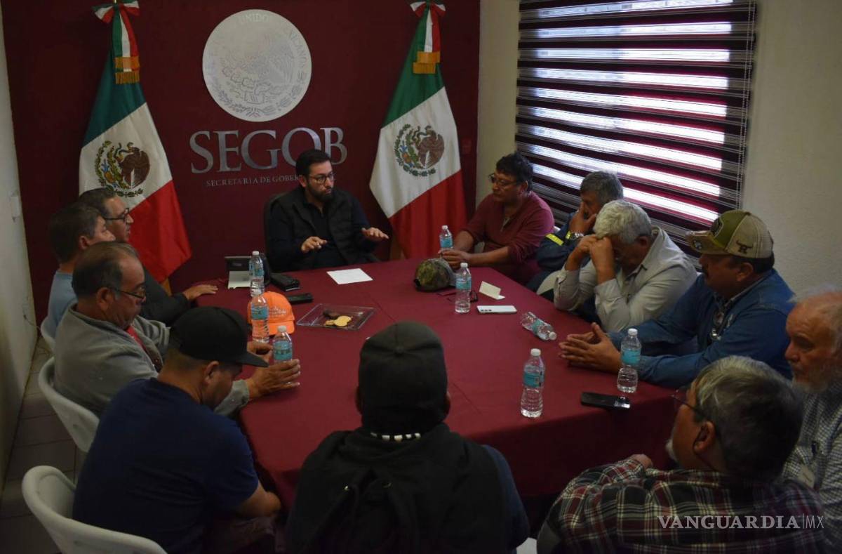 $!La representación de la Secretaría de Gobernación en Coahuila recibió a los ex trabajadores de la acerera.