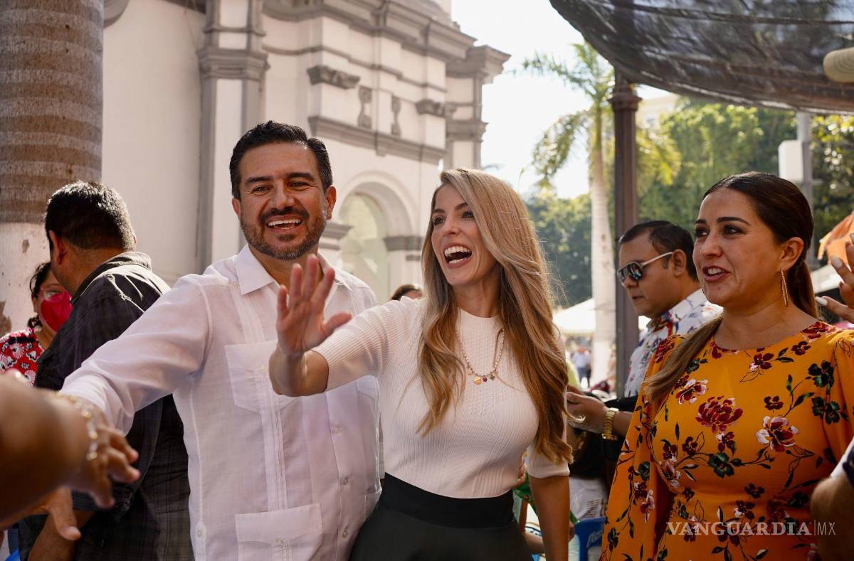 $!Patricia Lobeira Rodríguez (c), alcaldesa del Puerto de Veracruz, junto a Miguel Ángel Yunes Márquez (i).