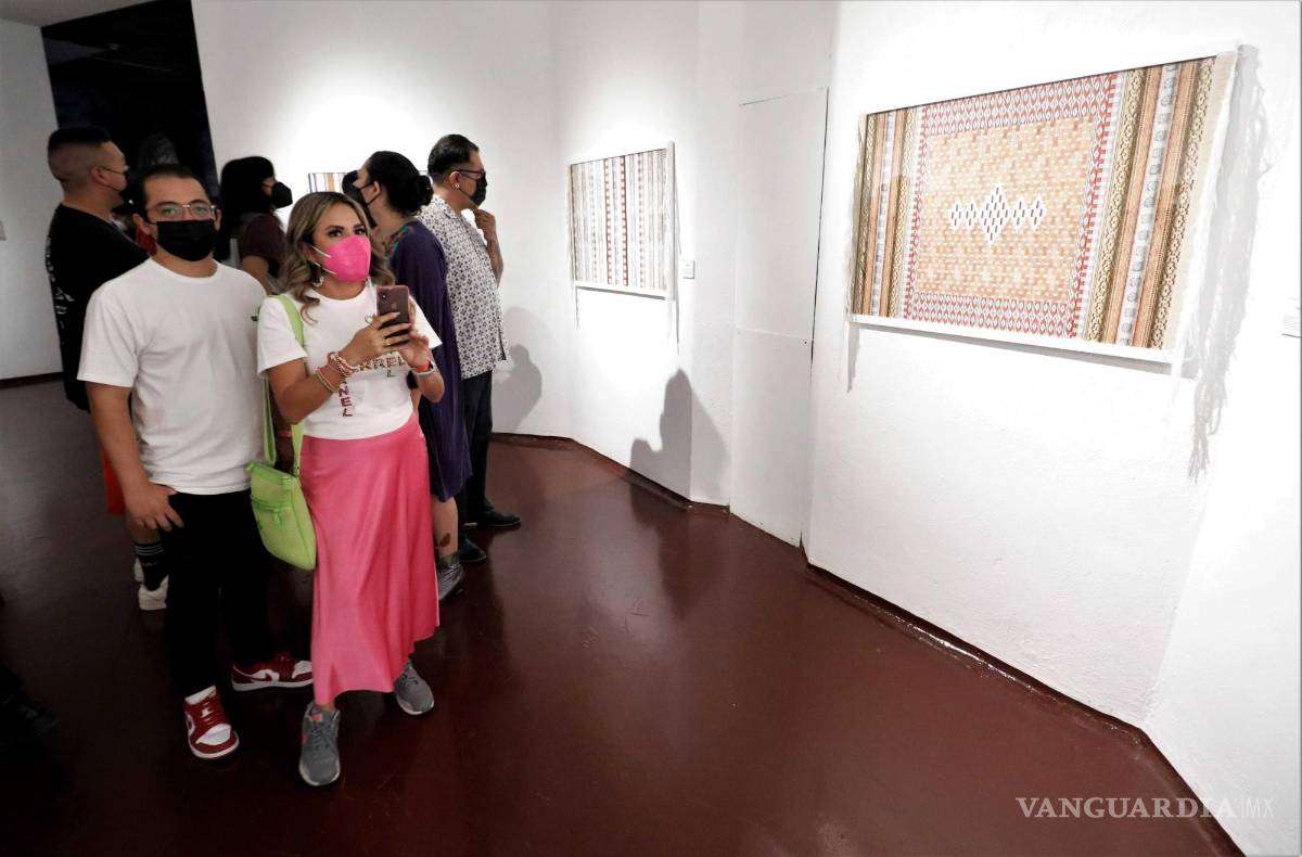 $!Presenta Judith Fragoso la amalgama del ‘Tejido de barro’