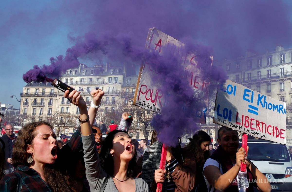 $!Hollande sube el sueldo a los funcionarios para aliviar la protesta social
