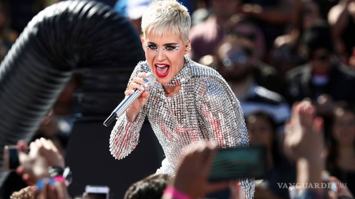 Estrena Katy Perry el videoclip de "Swish Swish"