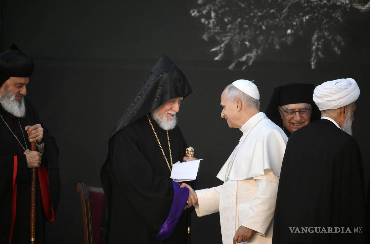 $!El Papa León XIV (3-I) durante un encuentro ecuménico e interreligioso en la Plaza de los Mártires en Beirut, Líbano.