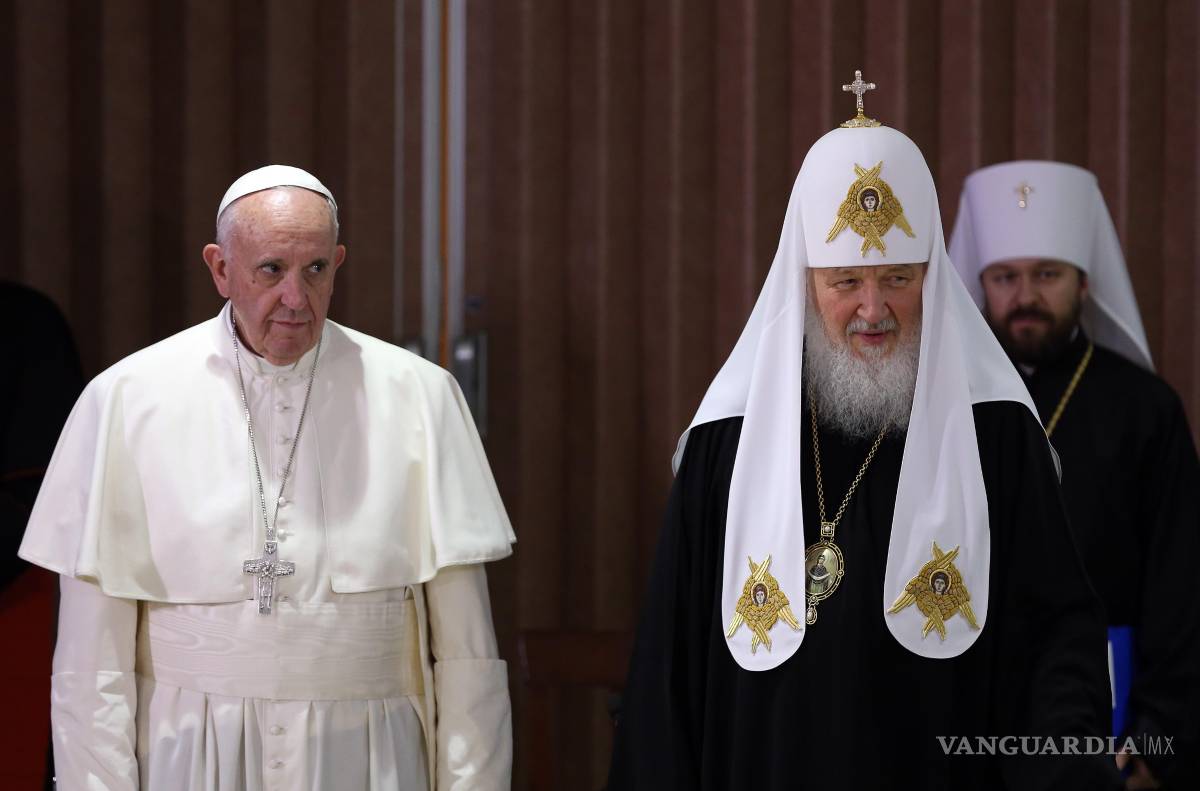 $!El papa Francisco y el patriarca ortodoxo ruso Kiril (d), el 12 de febrero de 2016, en el aeropuerto José Martí de La Habana (Cuba).