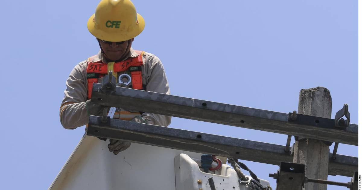 Limitarán a privados a vender sólo a CFE