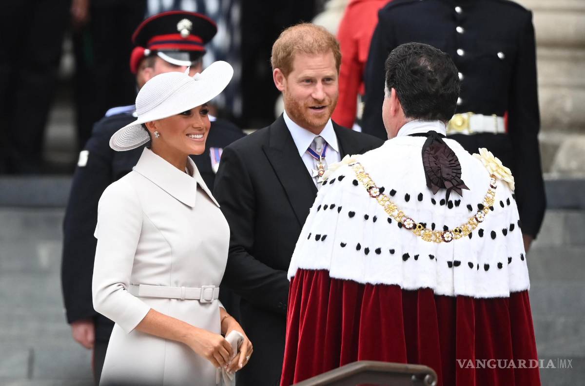 $!Meghan Markle, la duquesa de Sussex y el príncipe Harry, el duque de Sussex llegan para el Servicio Nacional de Acción de Gracias en Londres.