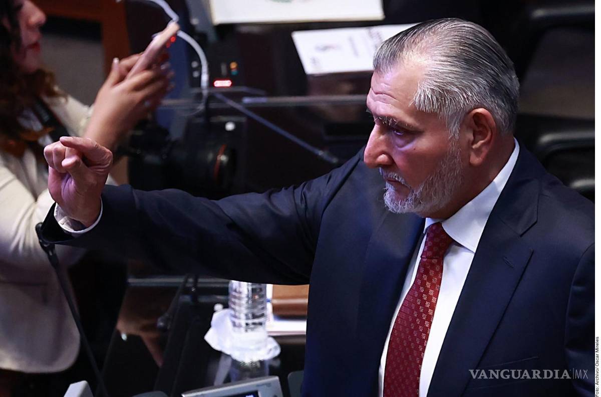 $!El morenista Adán Augusto López elevó en un 11 mil por ciento, en 2025, el monto de recursos de una partida en el Senado de la República que maneja a discreción.