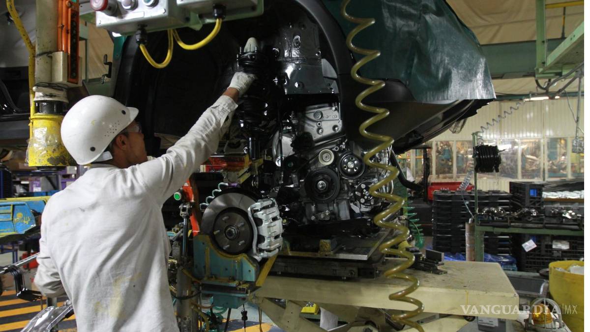 Afectan aranceles de Trump a armadoras en México; caen hasta 60% envíos a EU