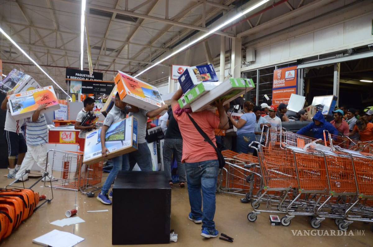 $!Saqueos en Veracruz tras protestas por el gasolinazo (Fotos)