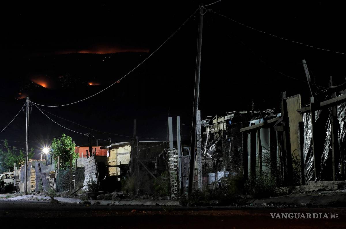 $!Saltillo, Coahuila 20 de mayo de 2022. Continúa el incendio en el cañón de San Lorenzo