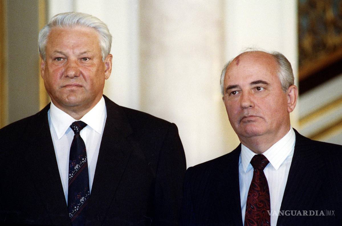 $!El expresidente soviético Mikhail Gorbachev, a la derecha, junto al presidente ruso Boris Yeltsin en Moscú, Rusia, en esta foto de 1991.